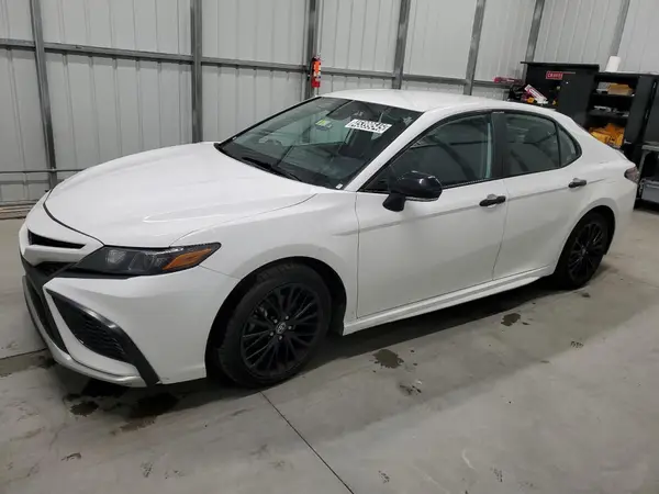 4T1G11AKXNU030717 2022 TOYOTA CAMRY - Image 1