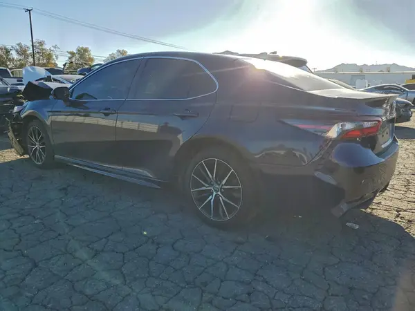 4T1G11AKXNU038347 2022 TOYOTA CAMRY - Image 2
