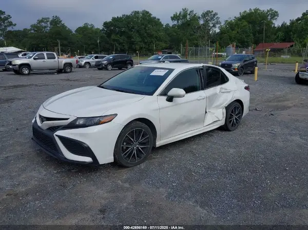 4T1G11AKXNU039160 2022 TOYOTA CAMRY - Image 2