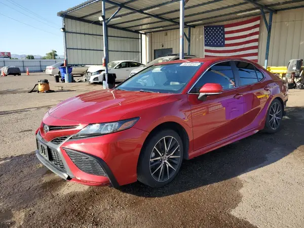 4T1G11AKXNU043662 2022 TOYOTA CAMRY - Image 1