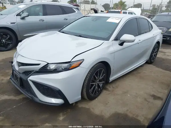 4T1G11AKXNU047324 2022 TOYOTA CAMRY - Image 2