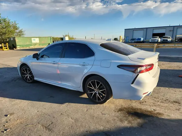 4T1G11AKXNU047680 2022 TOYOTA CAMRY - Image 2