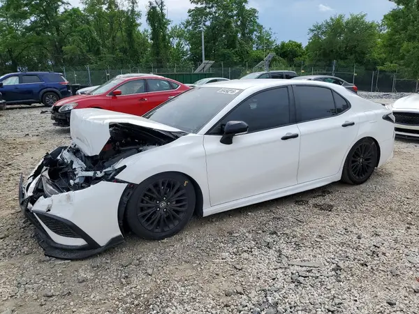 4T1G11AKXNU049235 2022 TOYOTA CAMRY - Image 1