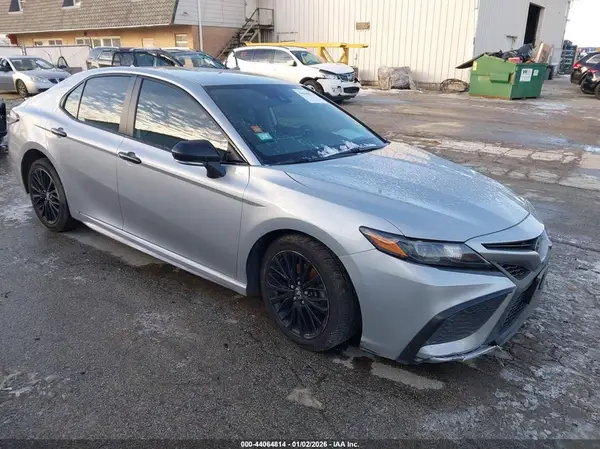 4T1G11AKXNU050739 2022 TOYOTA CAMRY - Image 1