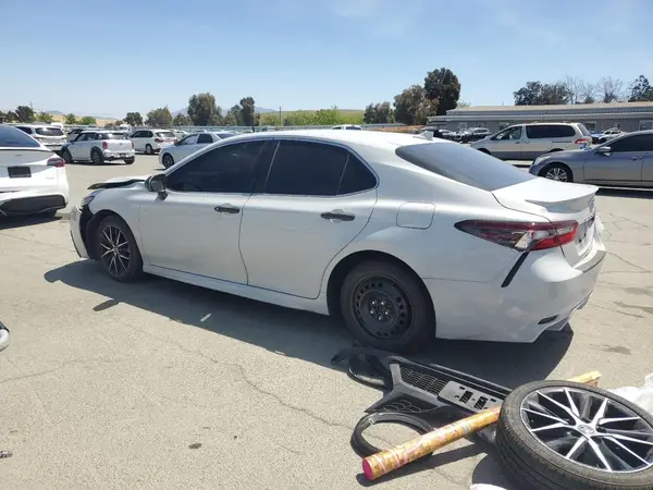 4T1G11AKXNU052989 2022 TOYOTA CAMRY - Image 2