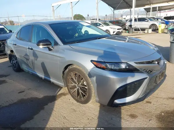 4T1G11AKXNU053012 2022 TOYOTA CAMRY - Image 1