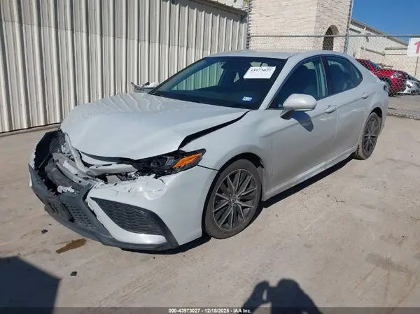 4T1G11AKXNU053480 2022 TOYOTA CAMRY - Image 2