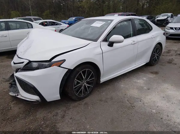 4T1G11AKXNU057545 2022 TOYOTA CAMRY - Image 2