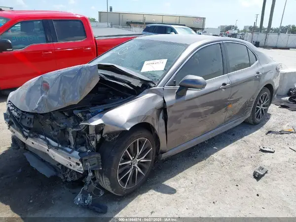 4T1G11AKXNU061322 2022 TOYOTA CAMRY - Image 2