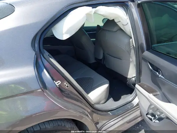 4T1G11AKXNU061322 2022 TOYOTA CAMRY - Image 8