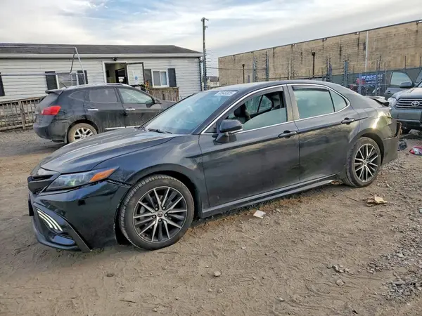 4T1G11AKXNU062180 2022 TOYOTA CAMRY - Image 1