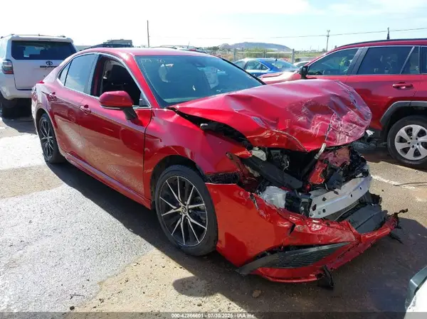 4T1G11AKXNU068903 2022 TOYOTA CAMRY - Image 1