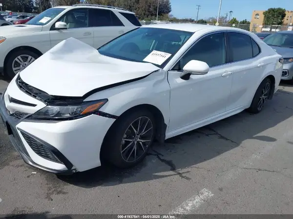 4T1G11AKXNU070473 2022 TOYOTA CAMRY - Image 2