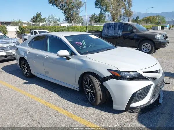 4T1G11AKXNU072899 2022 TOYOTA CAMRY - Image 1