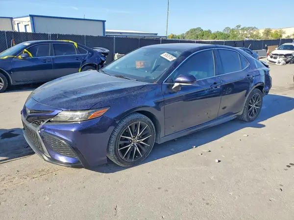 4T1G11AKXNU618438 2022 TOYOTA CAMRY - Image 1