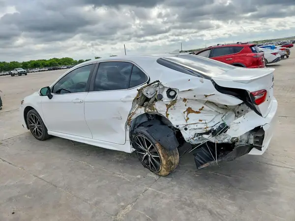 4T1G11AKXNU619007 2022 TOYOTA CAMRY - Image 2