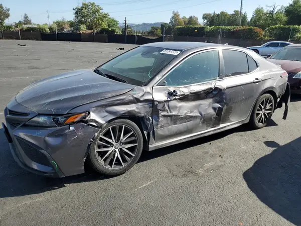 4T1G11AKXNU619461 2022 TOYOTA CAMRY - Image 1