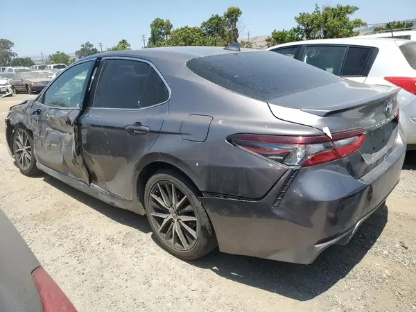 4T1G11AKXNU619461 2022 TOYOTA CAMRY - Image 2