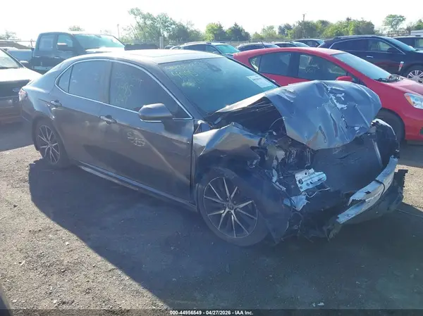 4T1G11AKXNU620562 2022 TOYOTA CAMRY - Image 1