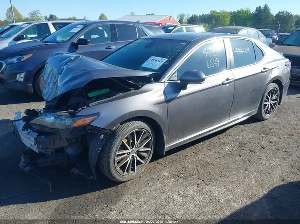 4T1G11AKXNU620562 2022 TOYOTA CAMRY - Image 2
