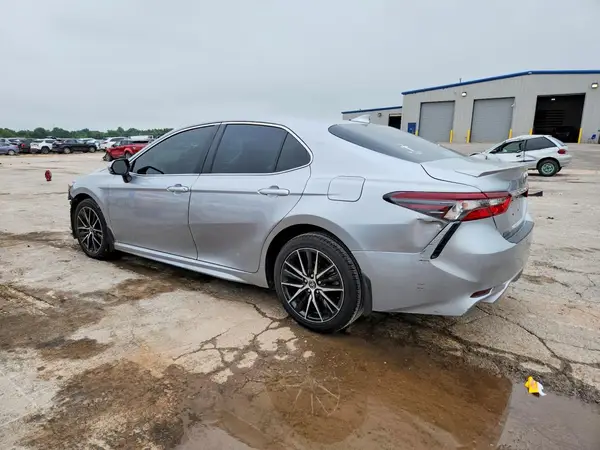 4T1G11AKXNU621260 2022 TOYOTA CAMRY - Image 2