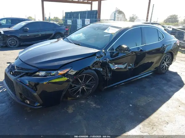 4T1G11AKXNU624031 2022 TOYOTA CAMRY - Image 2