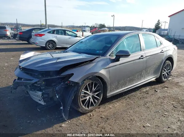 4T1G11AKXNU624157 2022 TOYOTA CAMRY - Image 2