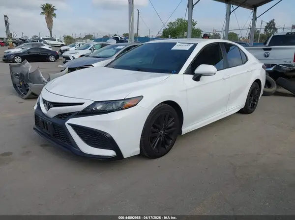 4T1G11AKXNU624255 2022 TOYOTA CAMRY - Image 2
