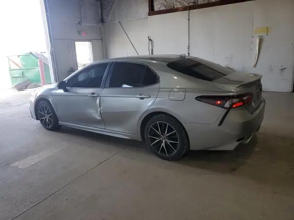 4T1G11AKXNU627902 2022 TOYOTA CAMRY - Image 2
