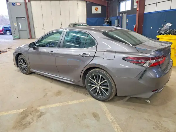 4T1G11AKXNU629570 2022 TOYOTA CAMRY - Image 2