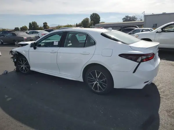4T1G11AKXNU630654 2022 TOYOTA CAMRY - Image 2