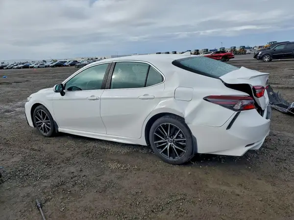 4T1G11AKXNU630878 2022 TOYOTA CAMRY - Image 2