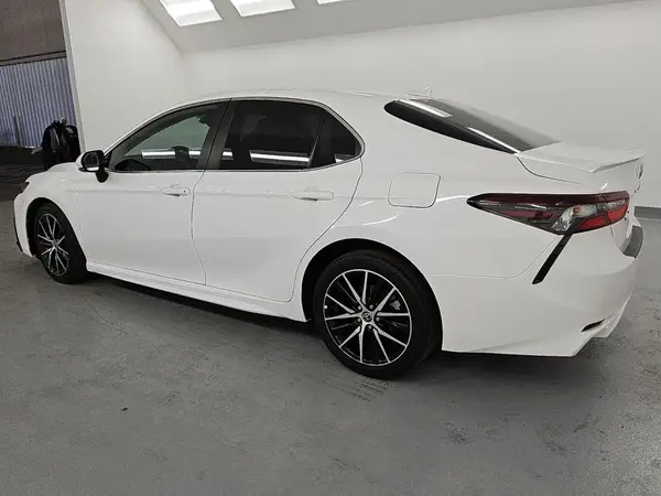 4T1G11AKXNU630931 2022 TOYOTA CAMRY - Image 2
