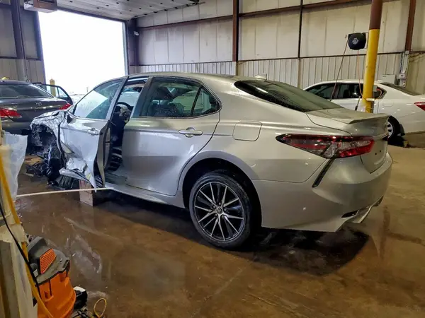 4T1G11AKXNU633151 2022 TOYOTA CAMRY - Image 2