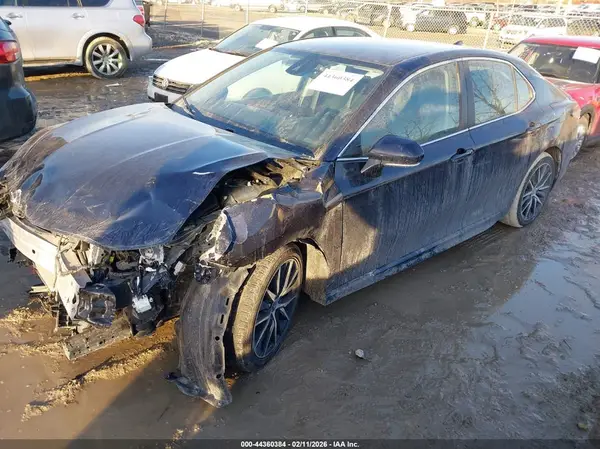 4T1G11AKXNU633733 2022 TOYOTA CAMRY - Image 2