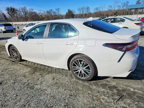 4T1G11AKXNU635773 2022 TOYOTA CAMRY - Image 2