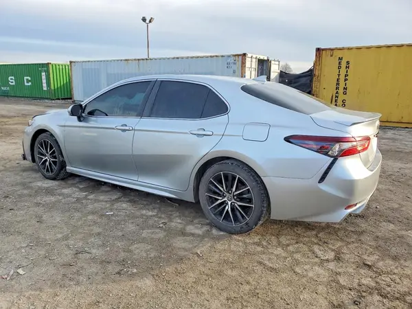 4T1G11AKXNU636826 2022 TOYOTA CAMRY - Image 2