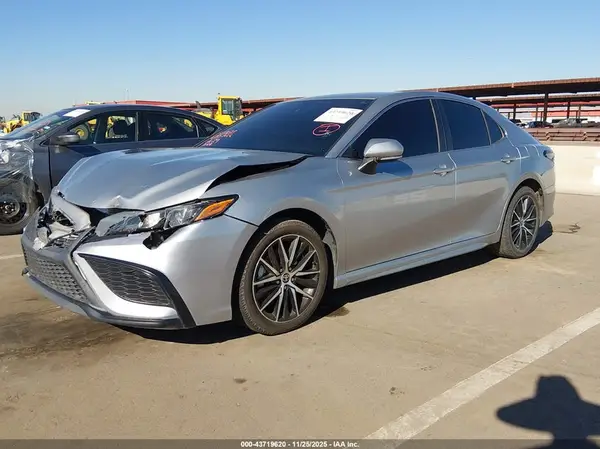 4T1G11AKXNU637149 2022 TOYOTA CAMRY - Image 2