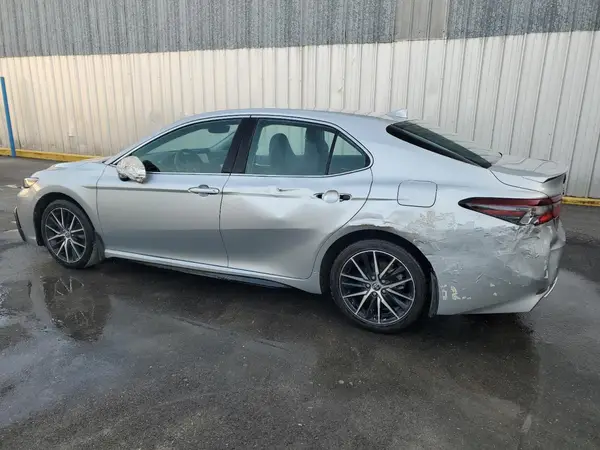 4T1G11AKXNU638561 2022 TOYOTA CAMRY - Image 2