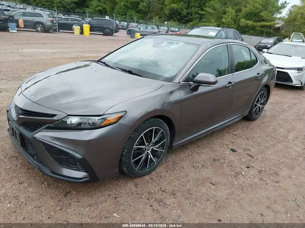 4T1G11AKXNU645638 2022 TOYOTA CAMRY - Image 2