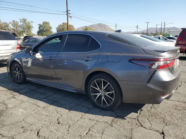 4T1G11AKXNU646997 2022 TOYOTA CAMRY - Image 2