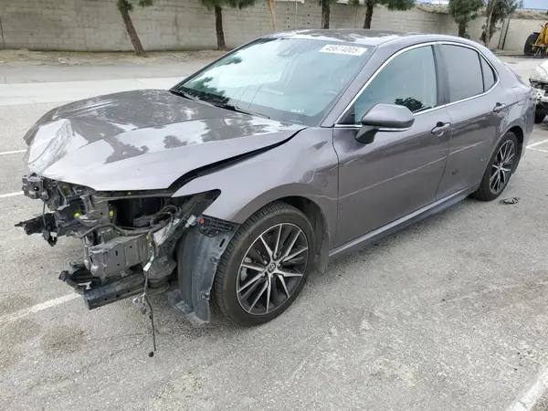 4T1G11AKXNU649611 2022 TOYOTA CAMRY - Image 1