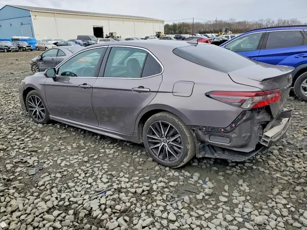 4T1G11AKXNU651682 2022 TOYOTA CAMRY - Image 2