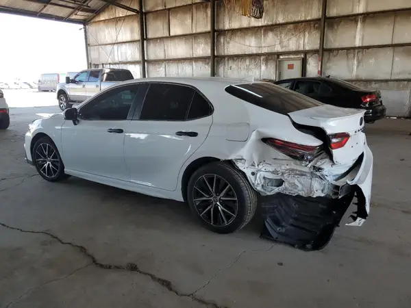 4T1G11AKXNU651813 2022 TOYOTA CAMRY - Image 2