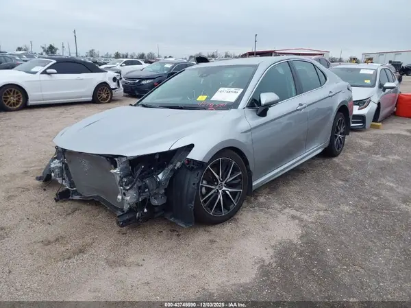 4T1G11AKXNU652315 2022 TOYOTA CAMRY - Image 2