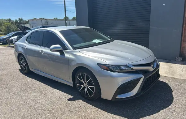 4T1G11AKXNU655151 2022 TOYOTA CAMRY - Image 1