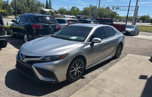 4T1G11AKXNU655151 2022 TOYOTA CAMRY - Image 2