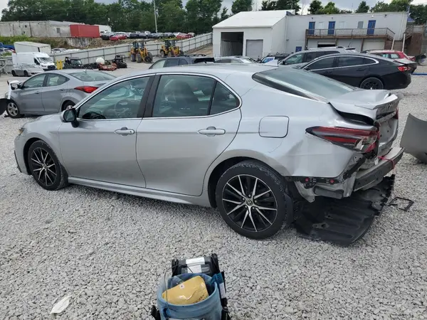 4T1G11AKXNU659717 2022 TOYOTA CAMRY - Image 2