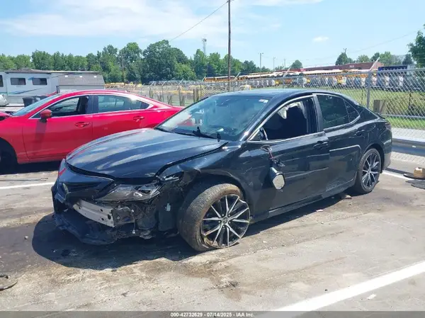 4T1G11AKXNU659927 2022 TOYOTA CAMRY - Image 2