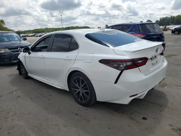 4T1G11AKXNU663217 2022 TOYOTA CAMRY - Image 2